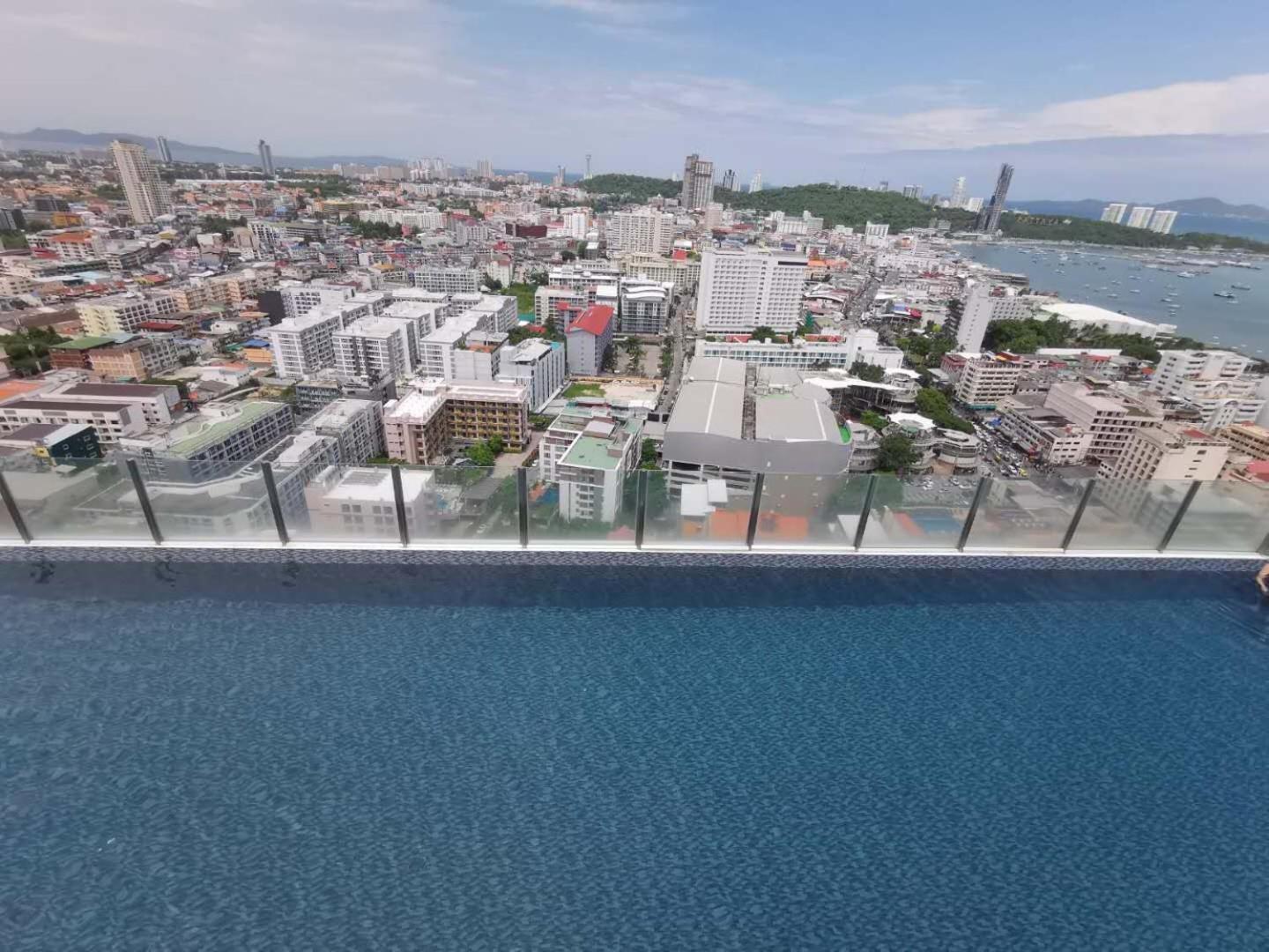 The Base Central Pattaya By Adam Екстериор снимка
