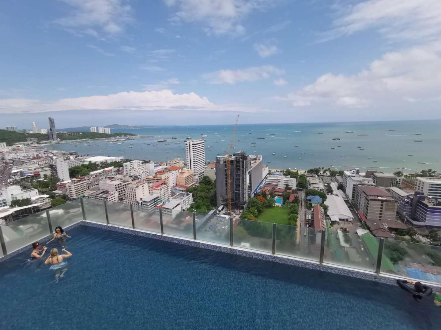 The Base Central Pattaya By Adam Екстериор снимка